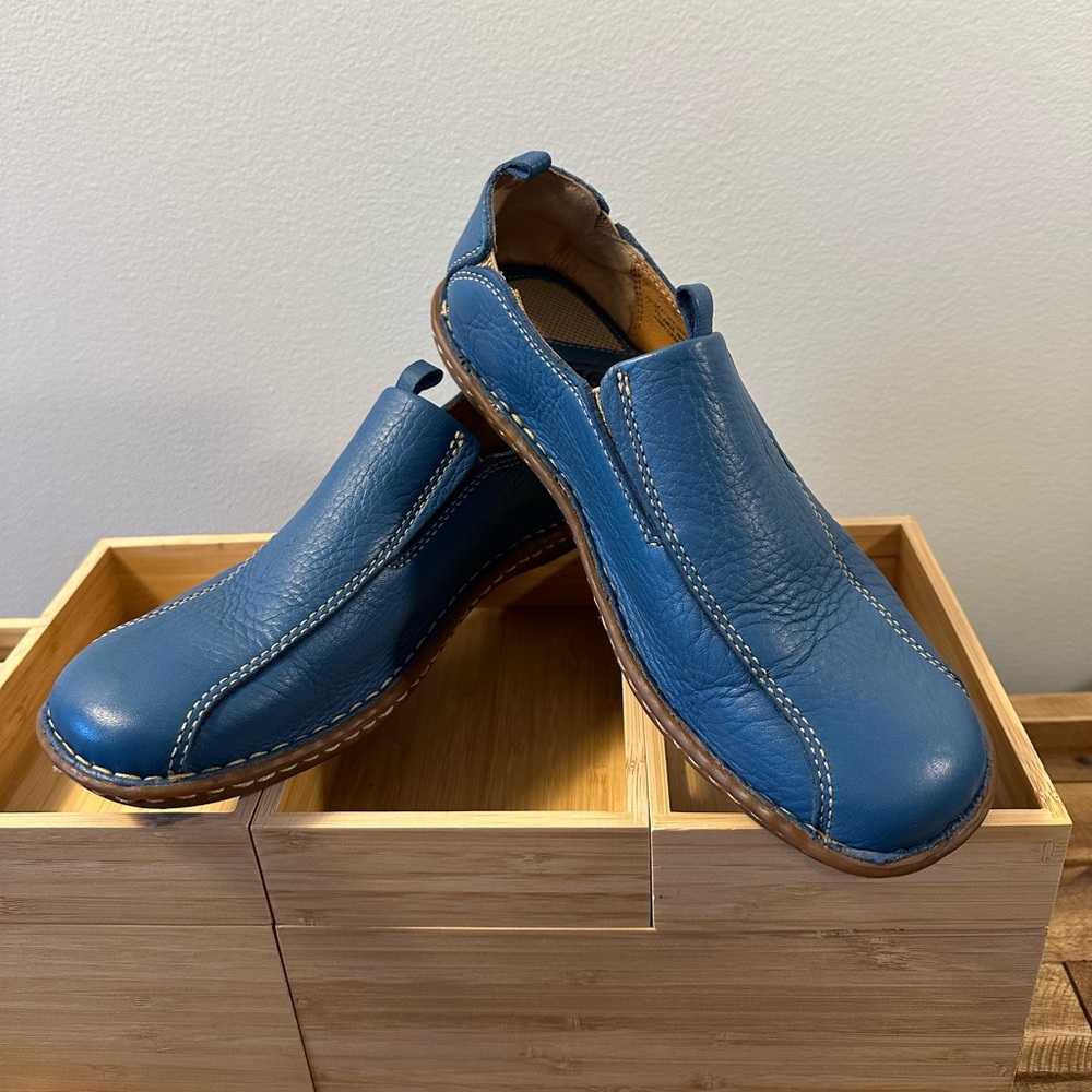 Born Women’s Size 7 Blue Leather Comfort Slip-On Shoes